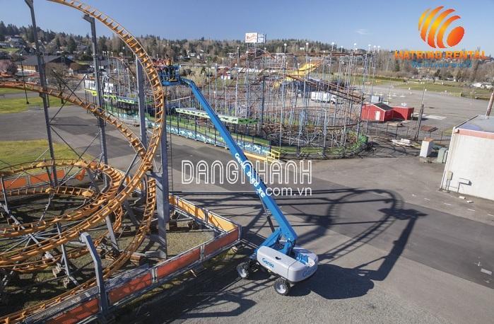 Xe Nâng Người Genie S-Booms S65 -22m Làm Việc