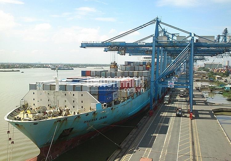Công ty vận tải hàng hóa, kéo  container   tại  cảng. 
