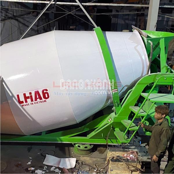 Bồn trộn bê tông LHA2 2m3 (2 khối) lắp đầu nổ