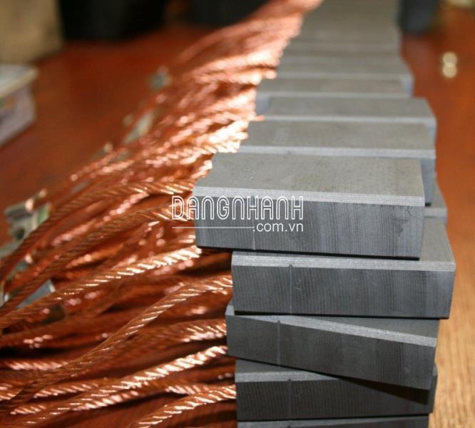 CHỔI THAN CÔNG NGHIỆP CHO NHÀ MÁY SẢN XUẤT VẬT LIỆU NHỰA