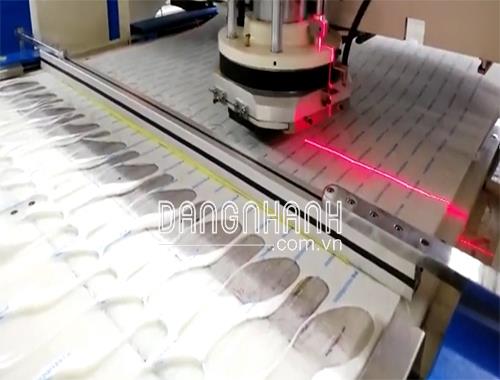 MÁY CHẶT TỰ ĐỘNG THAY 4 DAO