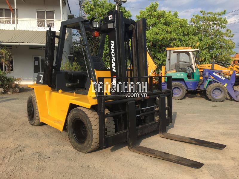 Xe Nâng Doosan LD70