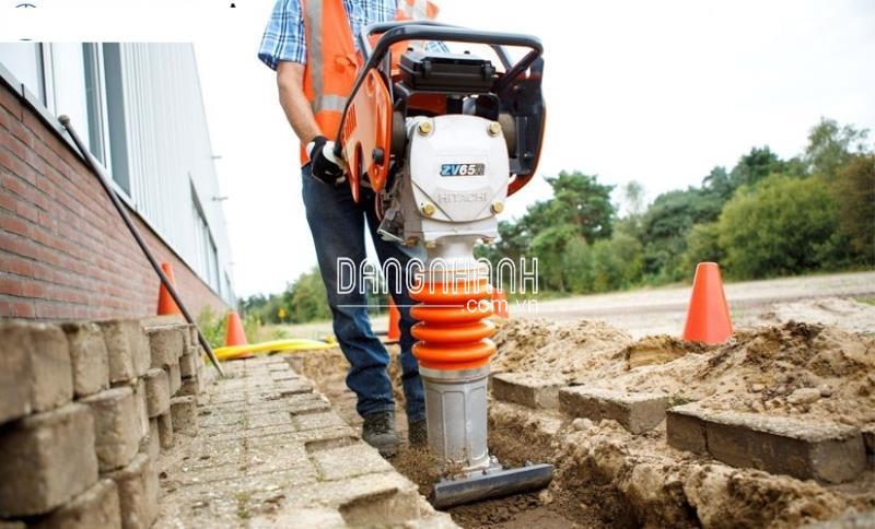 Máy Đầm Cóc Hitachi ZV65RL