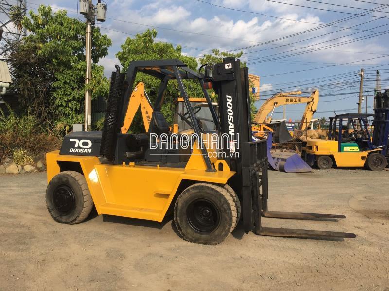 Xe Nâng Doosan LD70