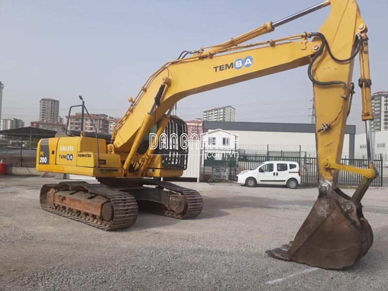 Máy xúc đào Komatsu PC200-8 Châu Âu