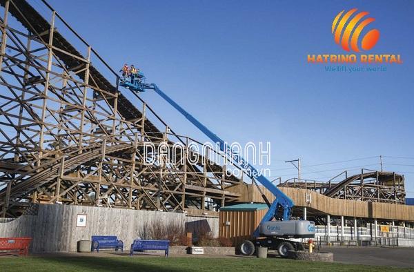 Xe Nâng Người Genie S-Booms S65 -22m Làm Việc