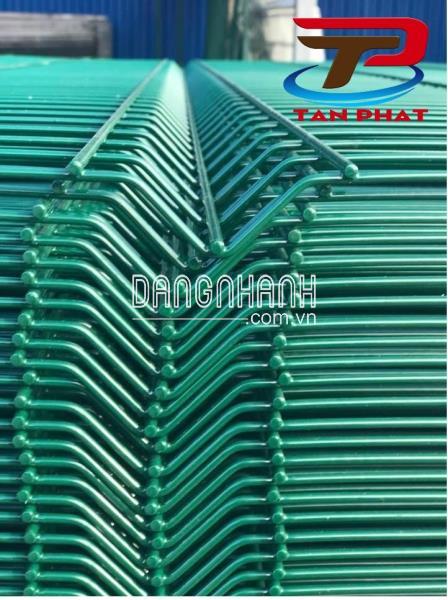 Hàng rào mạ kẽm chấn sóng trên thân Mã SP: M20