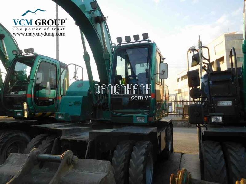 Máy xúc bánh lốp HITACHI ZX125W