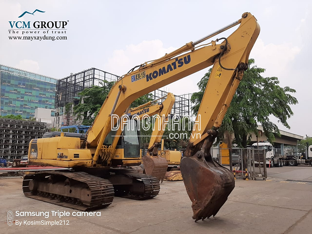 Máy xúc bánh xích KOMATSU PC200-8MO