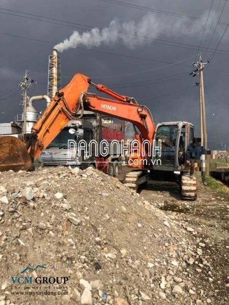 Máy xúc bánh xích HITACHI ZX135US