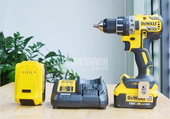 MÁY KHOAN VẶN VÍT DÙNG PIN DEWALT DCD791M2