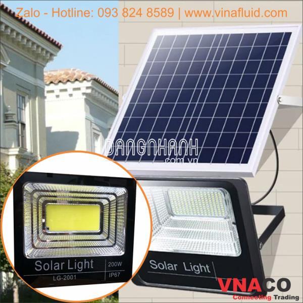 Đèn pha điện mặt trời 200W tấm pin rời