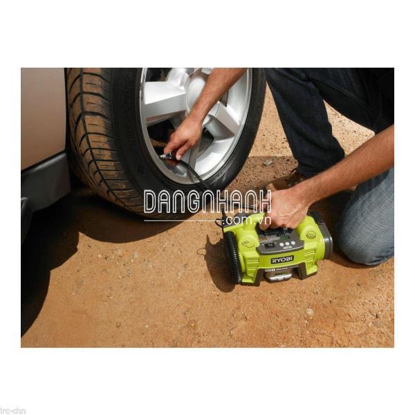 Bộ máy bơm xe ôtô Ryobi P731 (Gồm máy, sạc và pin)