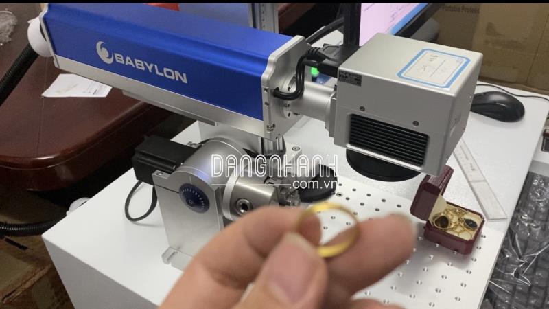 Máy khắc laser nhẫn vàng bạc, trang sức kim loại