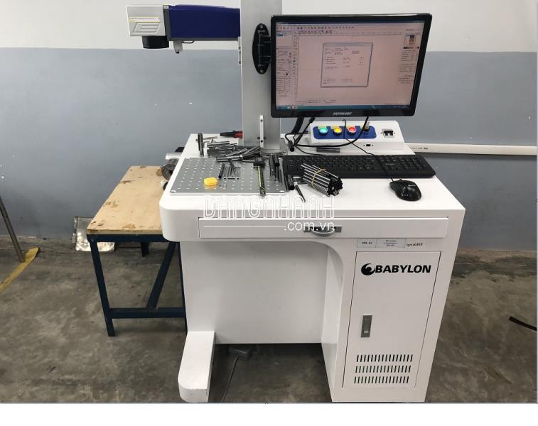 Máy khắc laser kim loại Fiber