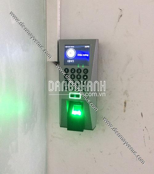 Máy chấm công kiểm soát cửa Ronald Jack F18