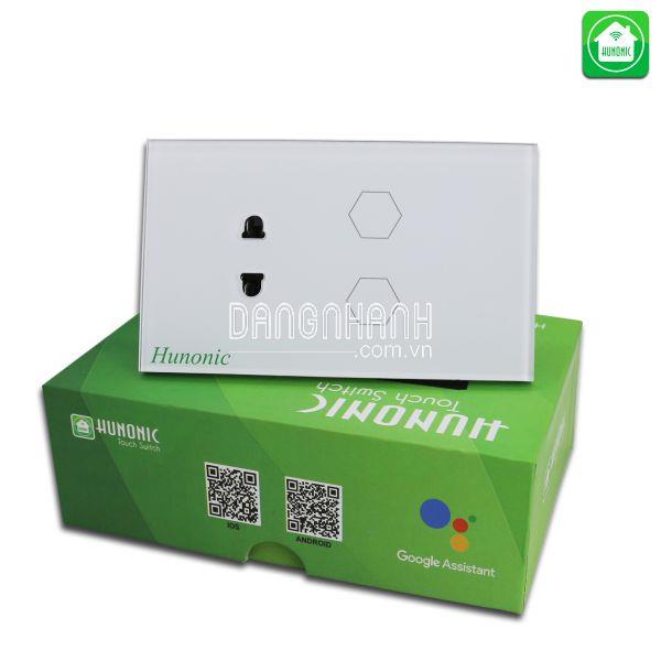 Công tắc thông minh kèm ổ cắm màu trắng