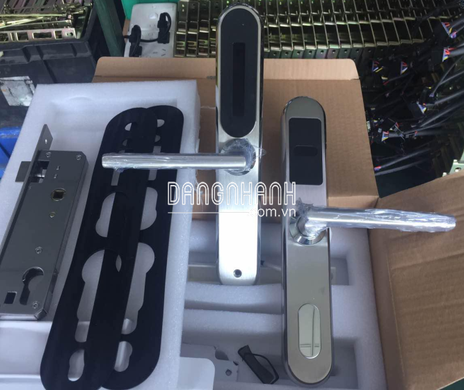 Khóa thẻ từ cửa nhôm Politech RFL-41