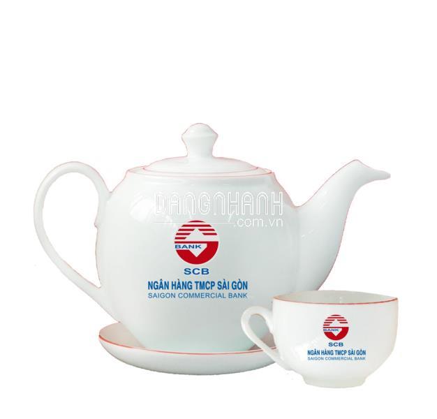 BỘ TRÀ GIÁ RẺ BÁT TRÀNG TRÒN CHỈ ĐỎ 0,5L IN LOGO NGÂN HÀNG