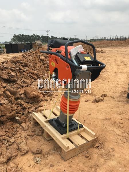 Máy đầm cóc Hitachi