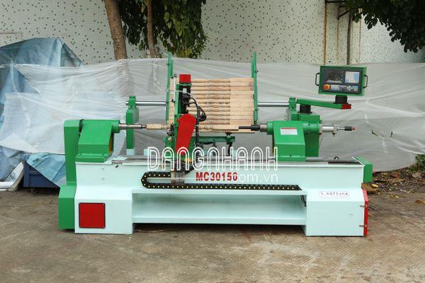 Máy tiện CNC cấp phôi tự động