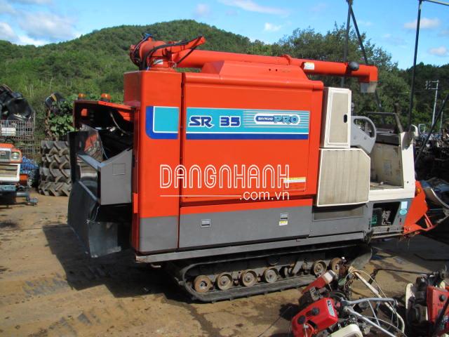 Máy gặt đập liên hợp Kubota SR35