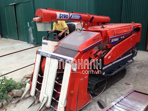 Máy gặt đập liên hợp Kubota R1-40