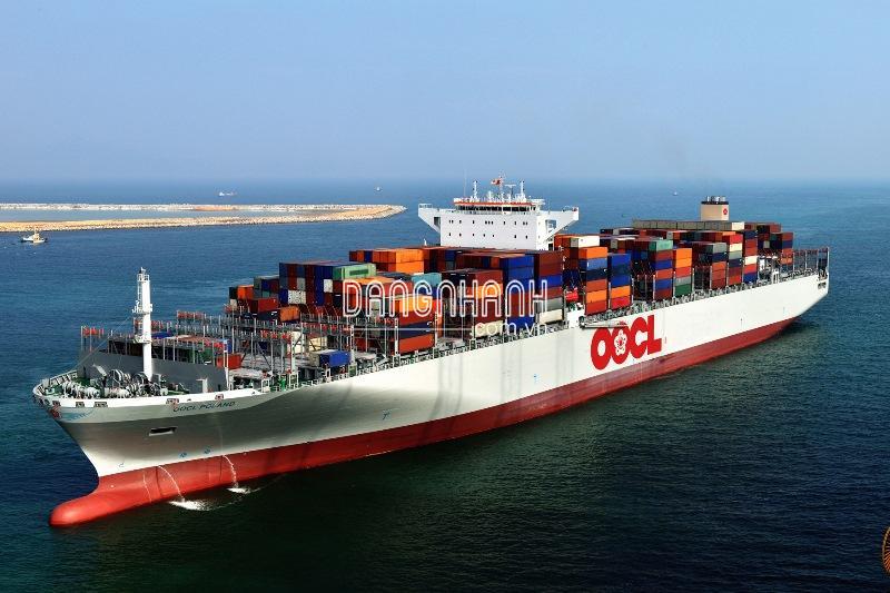 Công ty vận tải hàng hóa, kéo  container   tại  cảng. 