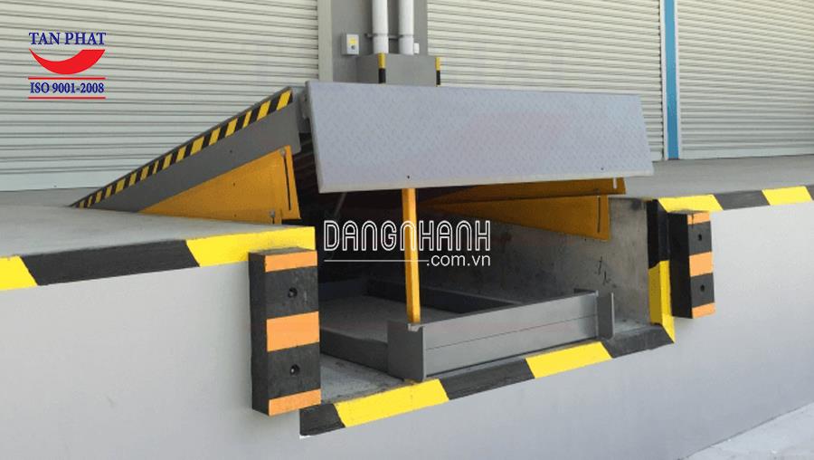 Dock leveler 10 tấn