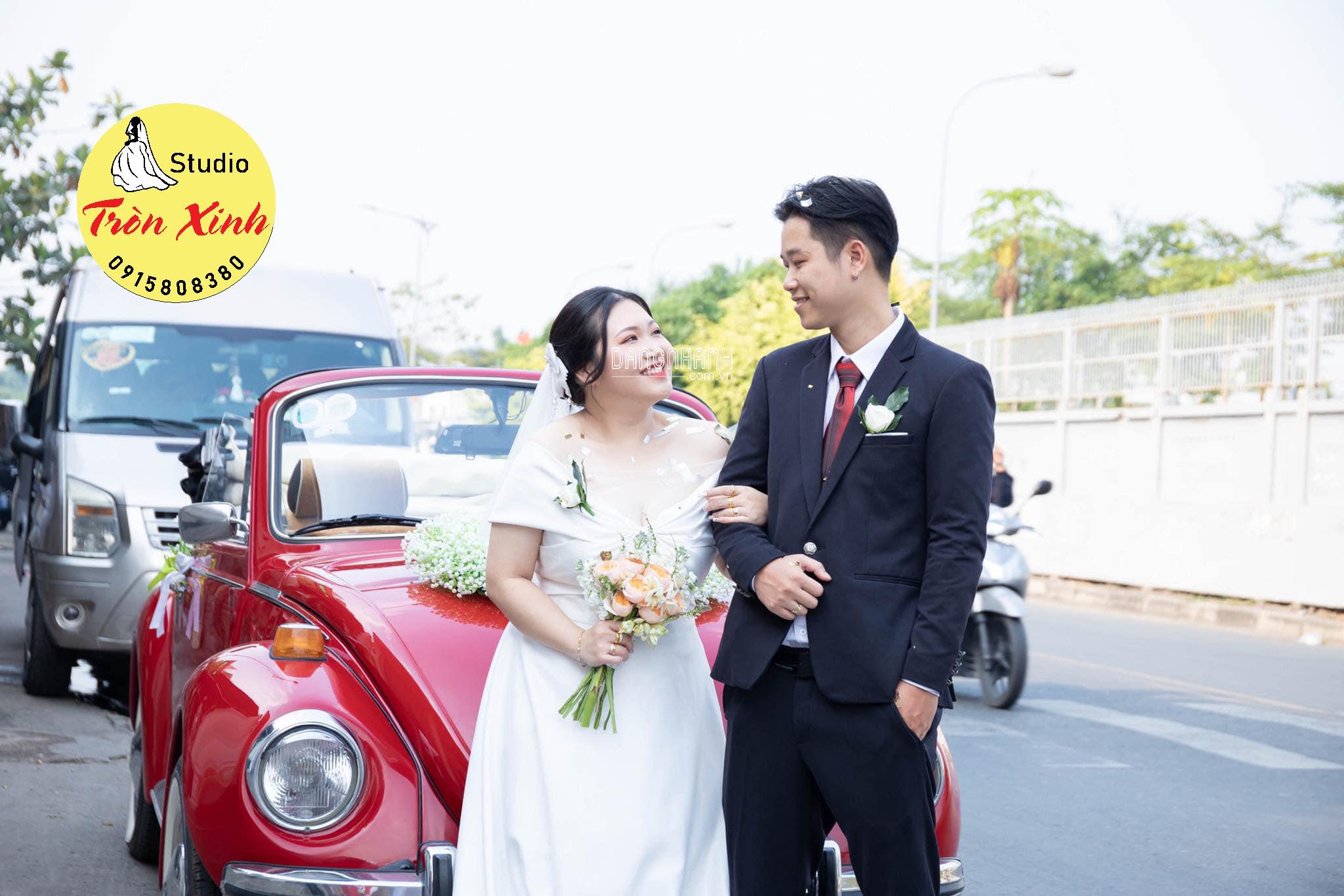 Bạn sẽ được tư vấn và lựa chọn từ những mẫu váy cưới đa dạng
