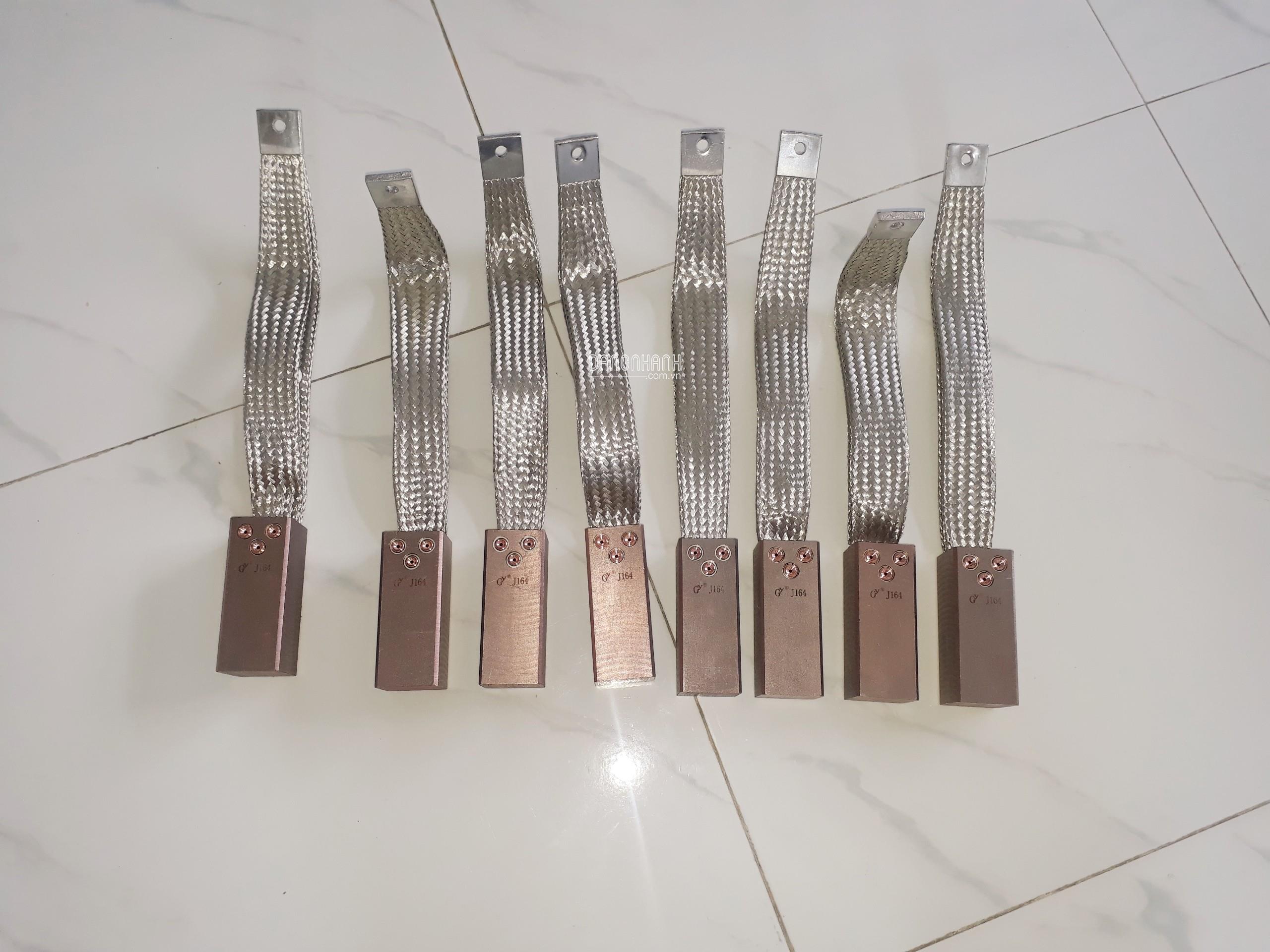 Cung cấp chổi than China: J164, J201, D172, CH33N, EH702T, CT53…